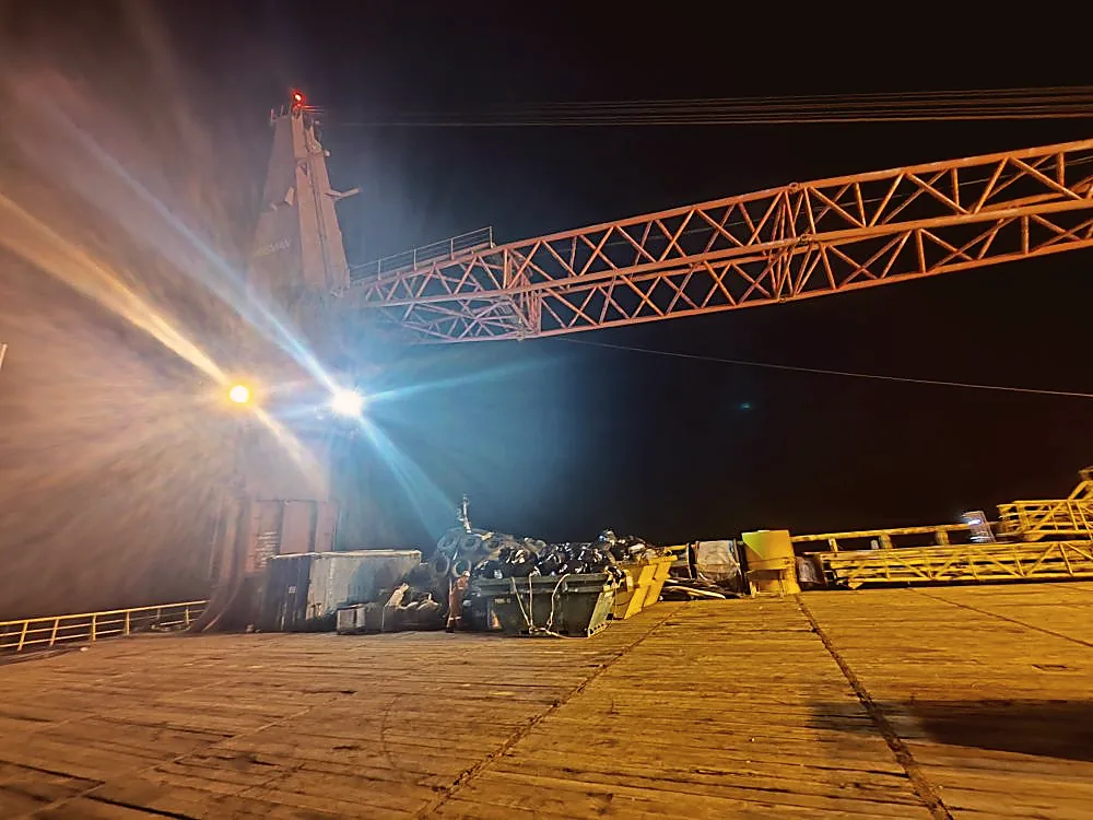 Night pedestal crane operation on deck