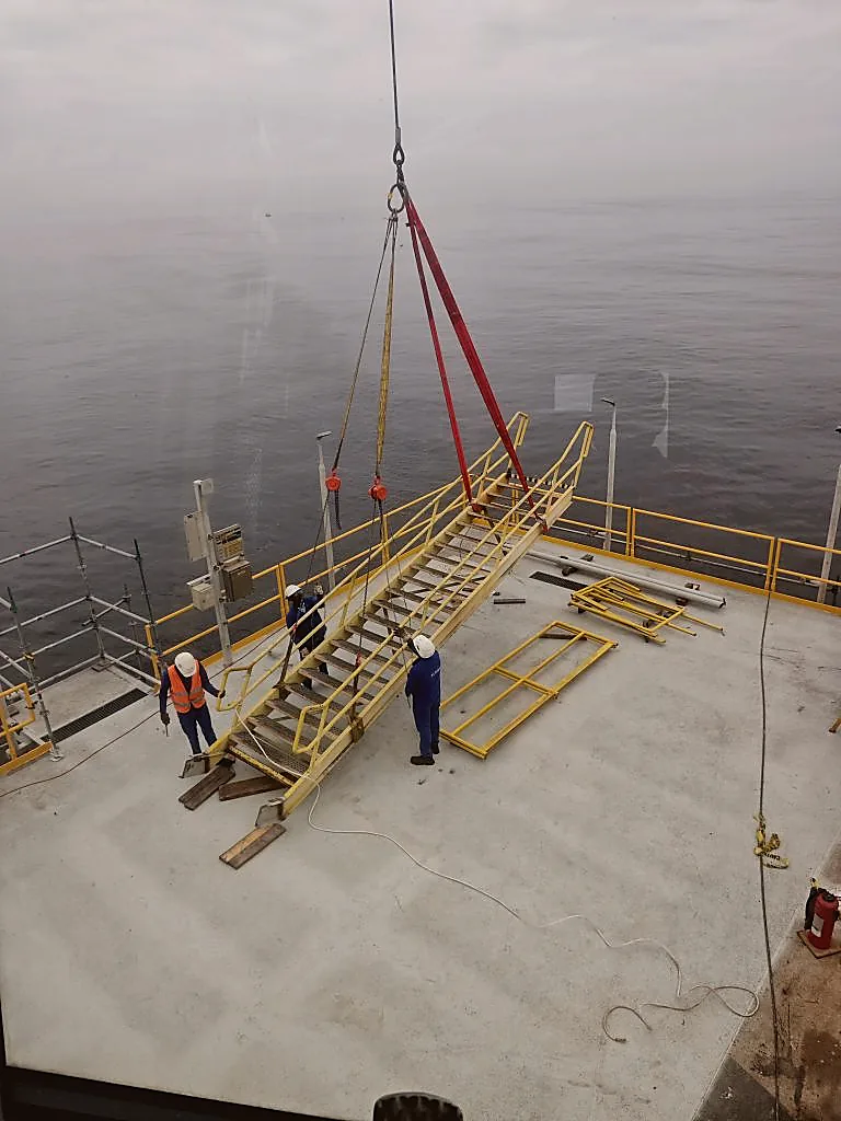 Offshore rigging operation with 3-leg sling lifting a staircase